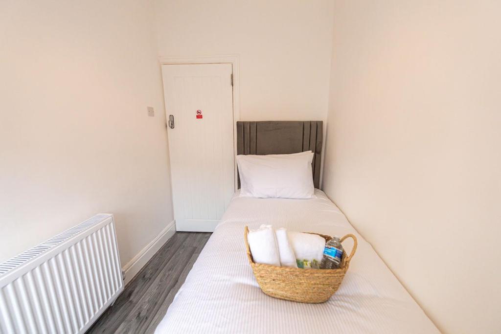 Room In Anfield Liverpool Exteriör bild